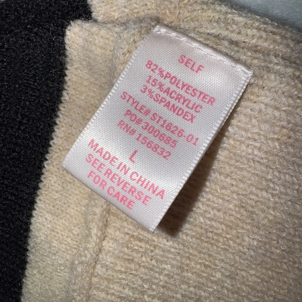 So Me Black and Tan V-Neck Sweater size large - Picture 4 of 4